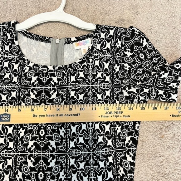 Lularoe Amelia Dress Womens size XS Flare Stretch Gorgeous White Black Pattern - Picture 9 of 9